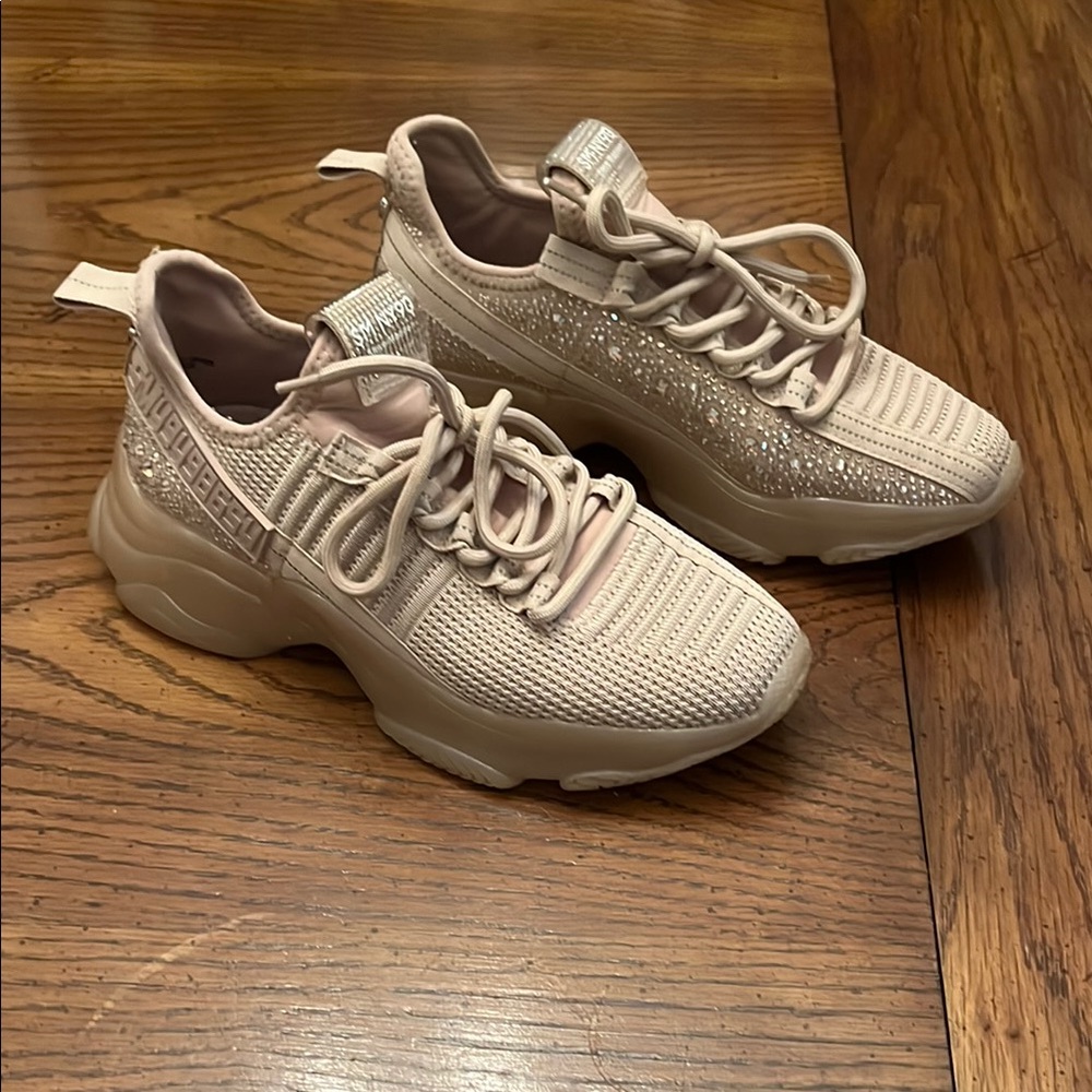 Steve Madden Beige Bedazzled Sneakers, size‎ 8